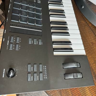 Akai MPC Key 61 and mpc sample like new with boxes and 1000 gig hard drive Standalone Workstation Synthesizer 2022 - Present - Black image 10