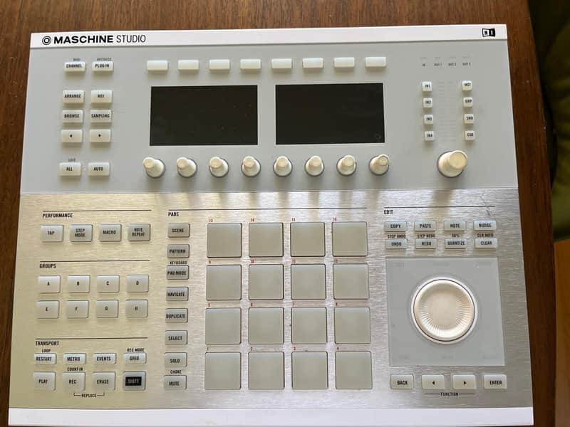Native Instruments Maschine Studio 2010s - White image 1