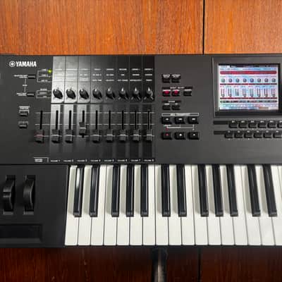 Yamaha MOTIF XF6 61-key Workstation w/ Flash Memory image 2