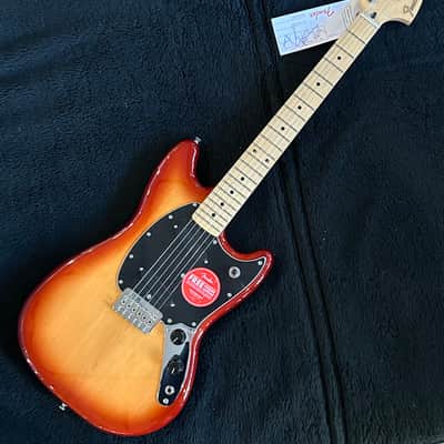 Fender Mustang 2022 - Sienna Sunburst / 6lbs. 8.6oz. #MX22271917 image 1