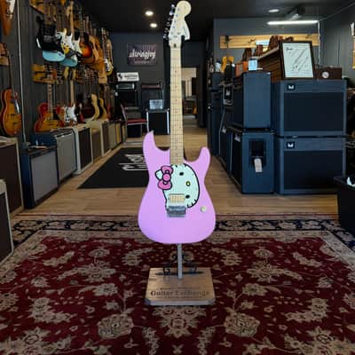 Squier Hello Kitty Stratocaster 2024 - Present - Pink image 1