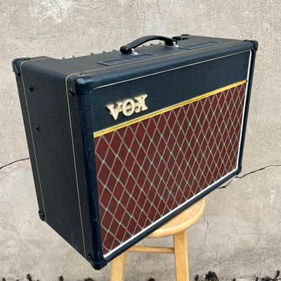 Vox AC15C1 Custom 2-Channel 15-Watt 1x12" Guitar Combo 2010 - Present - Black image 4