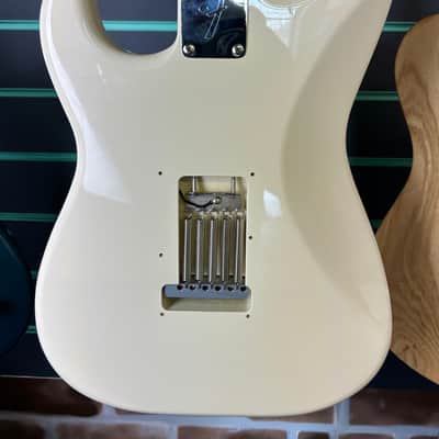 Fender MIJ ST68-85TX Stratocaster Vintage White 2014 Electric Guitar image 12