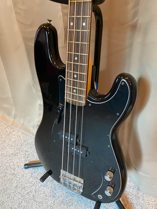 Samick LB-11 BK - 4 String Electric Precision Bass Guitar - Black