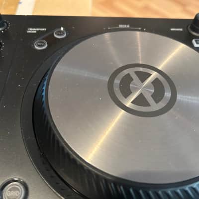 Native Instruments Traktor Kontrol S2 MK3 2018 - Black image 10
