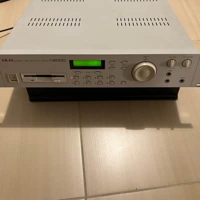 Akai S2000 midi stereo sampler