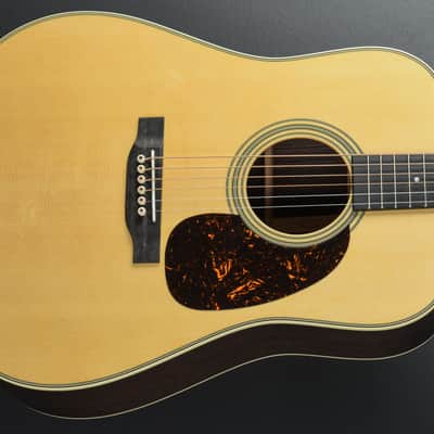 Martin D-28 - Natural Gloss image 1
