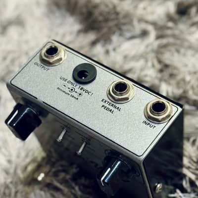 Fulltone CS-MDV MkII Custom Shop Mini Deja Vibe MkII 2010s - Silver image 3