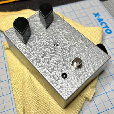 The Cobra Cat Super-Fuzz Guitar Pedal in Silver Hammerite - Univox Clone image 7
