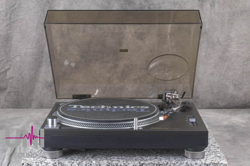 Technics SL-1200MK4 Black direct drive turntable in Very Good Condition