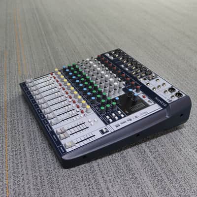Soundcraft Signature 12 12-Channel Analog Mixer with Lexicon Effects and USB image 4