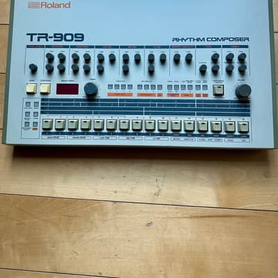 Roland TR-909 Rhythm Composer
