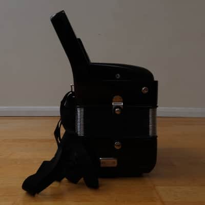 Hohner Bravo II 48 Accordion image 4