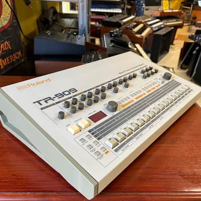 Roland TR 909 image 2