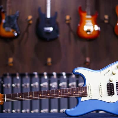 SUHR CLASSIC S VINTAGE LIMITED EDITION LAKE PLACID BLUE image 2