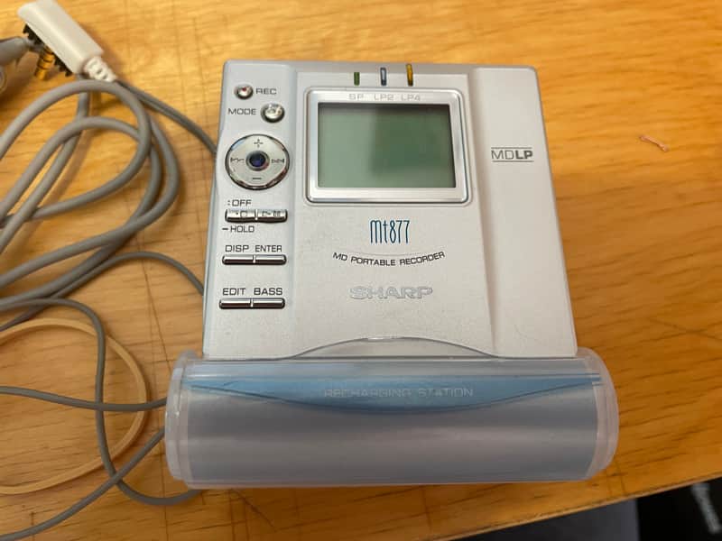 Sharp MD-MT877 portable minidisc recorder and player image 1