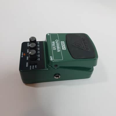 Behringer UV300 Ultra Vibrato Pedal image 4