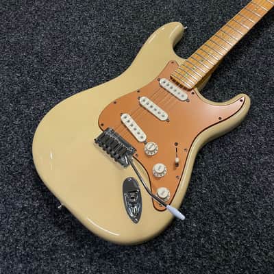 Fender American Deluxe Stratocaster 2005 - Honey Blonde image 6