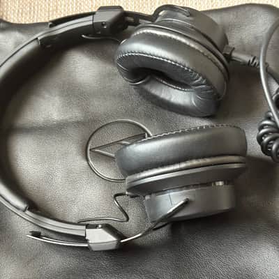 Audio-Technica ATH-M60x Professional On-Ear Monitor Headphones 2018 - Black image 4
