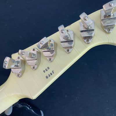 Video! Goofed 2021 Gibson Custom Shop Murphy Lab '64 Johnny Winter Signature Firebird V Polaris White Aged image 14
