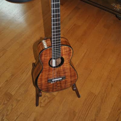 'Oli L2-BK master grade koa baritone ukulele w/Crossrock fiberglass case image 1