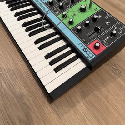 Moog Grandmother Dark 32-Key Semi-Modular Analog Synthesizer 2020 - Present - Black / Black Panel