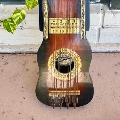 Manufacturers Advertising Co.- Ukelin- 1925- Tobacco Burst w/ Bows & Case image 2