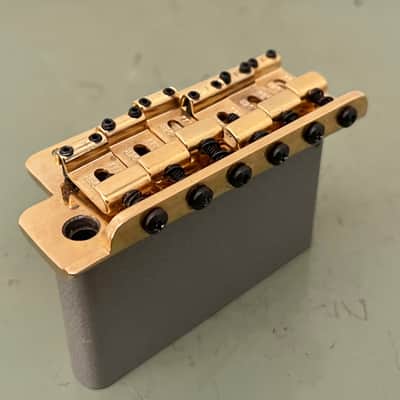 Fender USA-made left-handed Bridge assembly Stratocaster Gold image 3