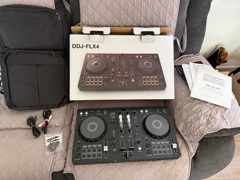 Pioneer DDJ-FLX4 2-Channel DJ Controller