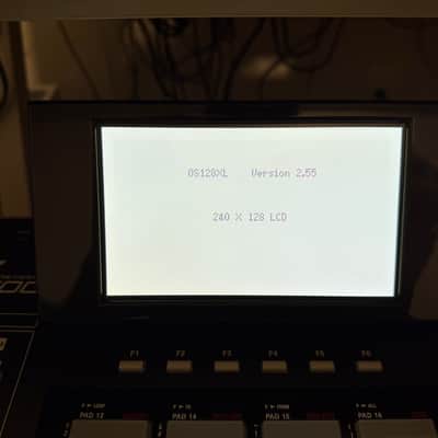 Akai MPC2500 with XL LCD Screen and paid JJOS image 5