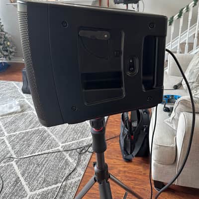 (4) QSC KLA12 KLA Series 12" Powered Line Array Speakers with Bags image 3