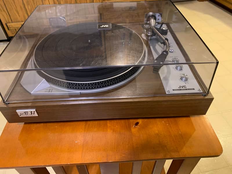 JVC Victor JL B31 1974-75 - Simulated walnut grain