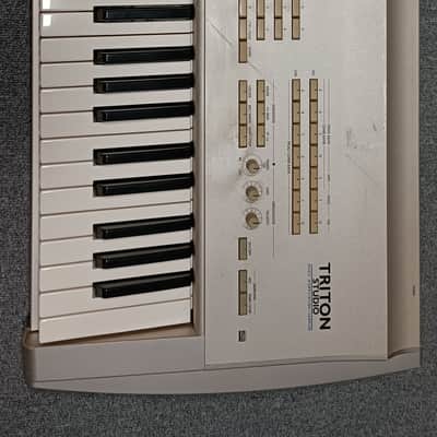 Korg Triton Studio 61 w HDD image 3
