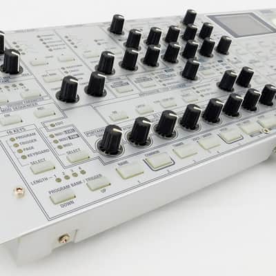 KORG Radias Synthesizer Vocoder Rack Desktop + Fast Neuwertig OVP+ 1,5J Garantie