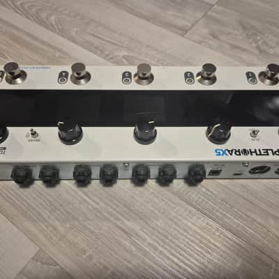 TC Electronic Plethora X5 TonePrint Multi-Effects Pedalboard 2020 - Present - White image 2