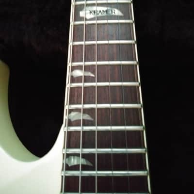 Kramer Sustainer White image 5