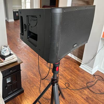 (4) QSC KLA12 KLA Series 12" Powered Line Array Speakers with Bags image 14