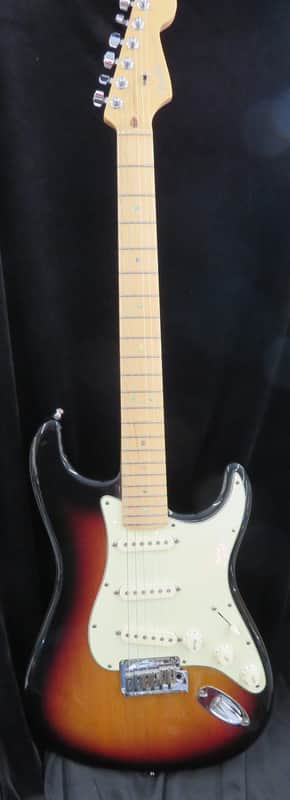 Fender American Deluxe Stratocaster with Maple Fretboard 2011 - 2015 - 3-Color Sunburst image 1