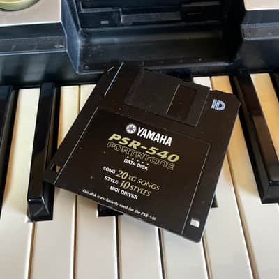 YAMAHA PSR-540 61-Key Full Size Key MIDI Portable Keyboard w