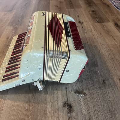Regent Accordion Unknown (probably 1950"s) - White image 4