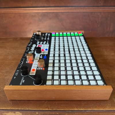 Synthstrom Audible Deluge 64-Voice Desktop Synthesizer with Numeric Display 2016 - 2022 - Black image 4