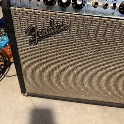 Fender Vibrolux Reverb amplifier, 1972, 70's Silverface amp image 2
