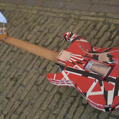 EVH Striped Series Frankenstein™ Frankie - Red with Black Stripes Relic image 11