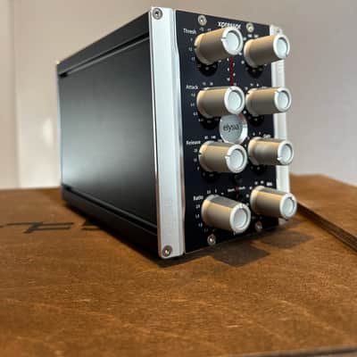 Elysia xpressor qube 500 Series Discrete Class-A Stereo Compressor in Powered Enclosure 2020 - 2021 - Blue image 3