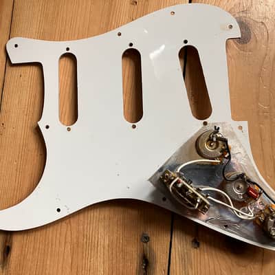 Fender Stratocaster Guitar Part Loaded Scratchplate SSS 1998 Mexico MIM image 5
