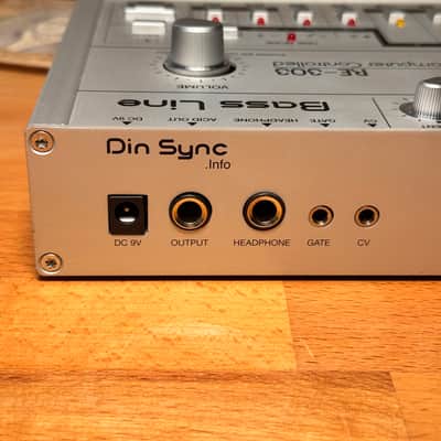 Dinsync RE-303 Roland TB-303 Clone Aluminum Case image 9