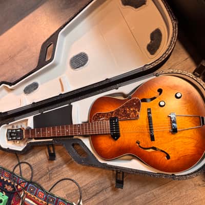 Godin 5th Avenue Kingpin 2010s - Cognac Burst image 1