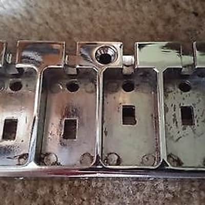 chrome 4-string high mass bass bridge with quick release design Bild 4