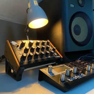 Single stand Moog Minitaur Synthesizer - 3dstudiofurniture image 3
