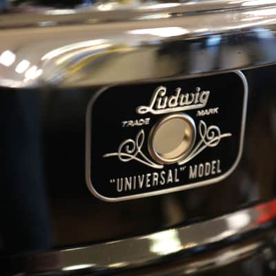 Ludwig 5.5X14 Universal Brass Snare Drum With Triple Flanged Chrome Hoops image 2